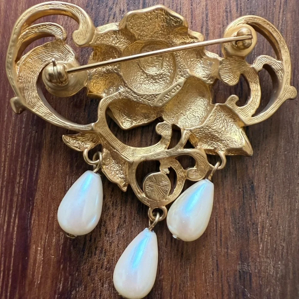 VTG Avon Gold Tone Rose Brooch with Faux Pearl Gangling Rhinestone Accents
